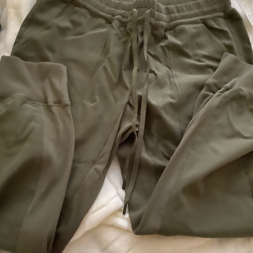 Cabi Ali Marathon Jogger pants Large Green NWT